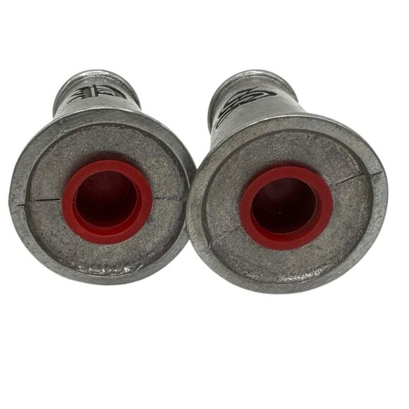 Vintage Wilton Armetale RWP Salt & Pepper Shakers Pewter Plough Tavern - Picture 5 of 6